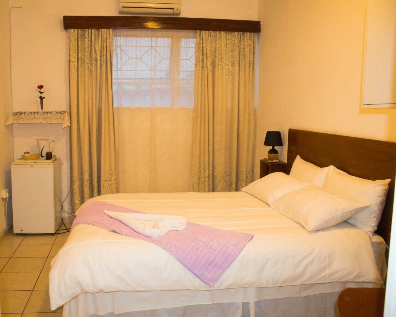 Yoieli Guest House 빈트후크 외부 사진